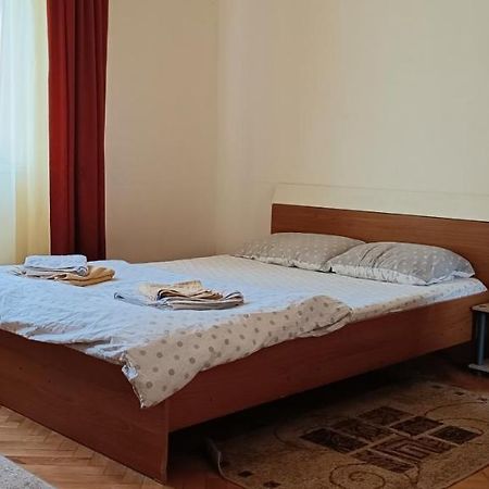 Ferienwohnung Lora'S House Oradea Exterior foto